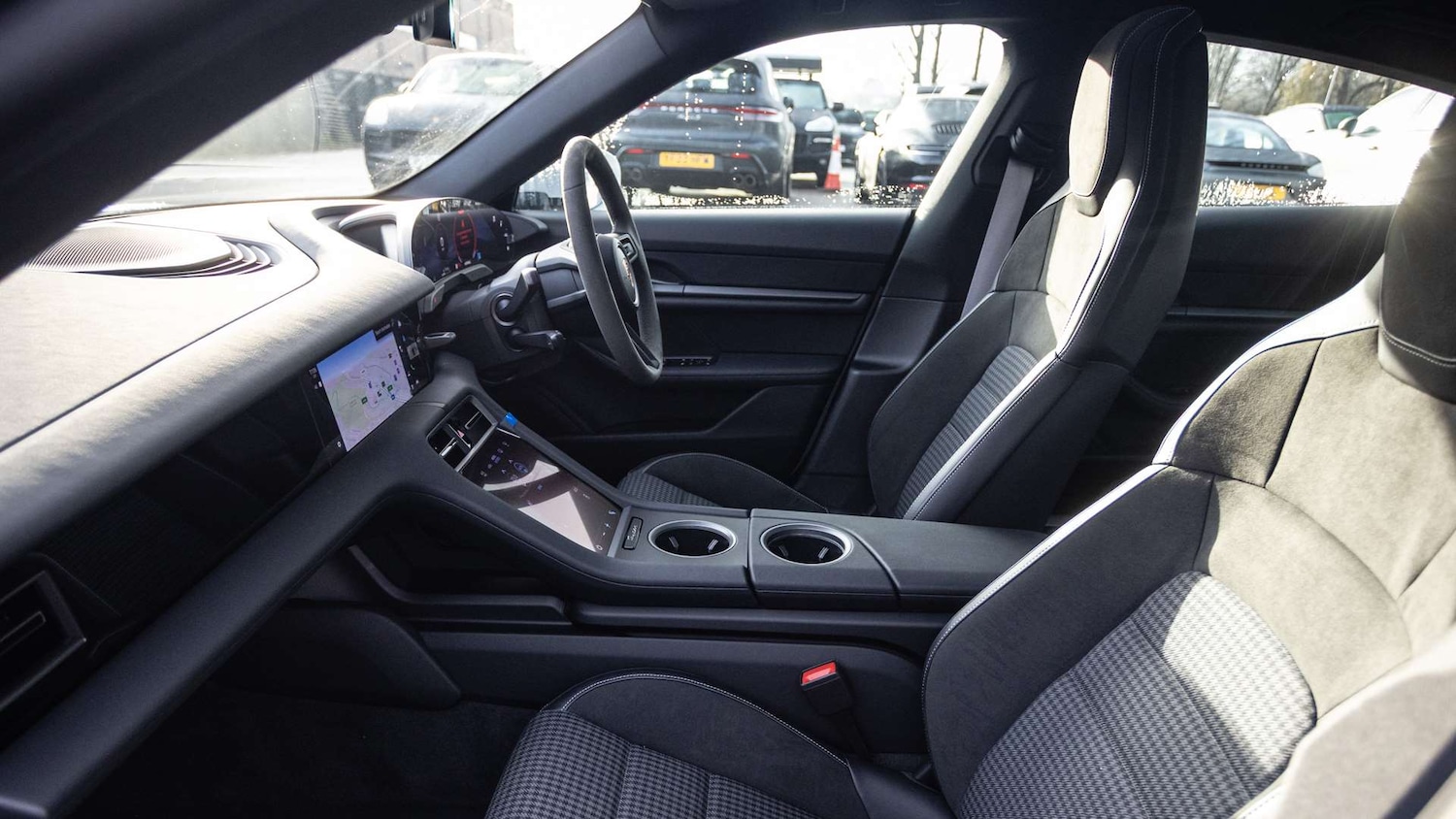 Used Porsche Taycan 2025 for sale - 76156133: Photo 11