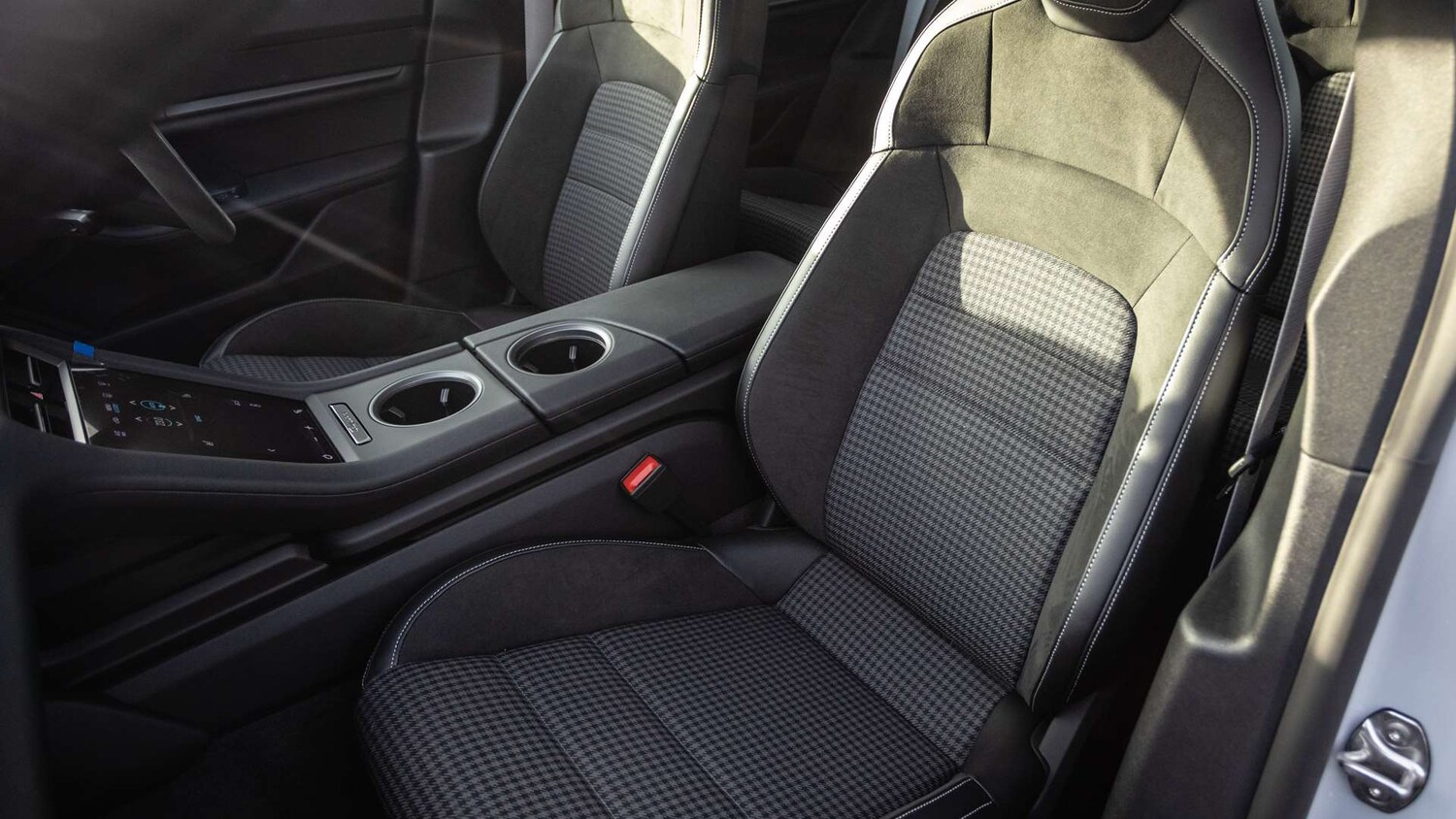 Used Porsche Taycan 2025 for sale - 76156133: Photo 17