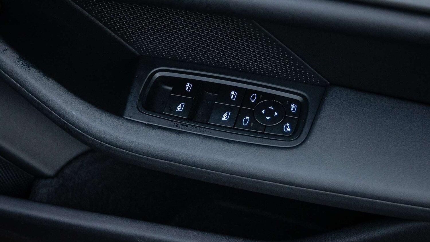 Used Porsche Taycan 2025 for sale - 76156133: Photo 27