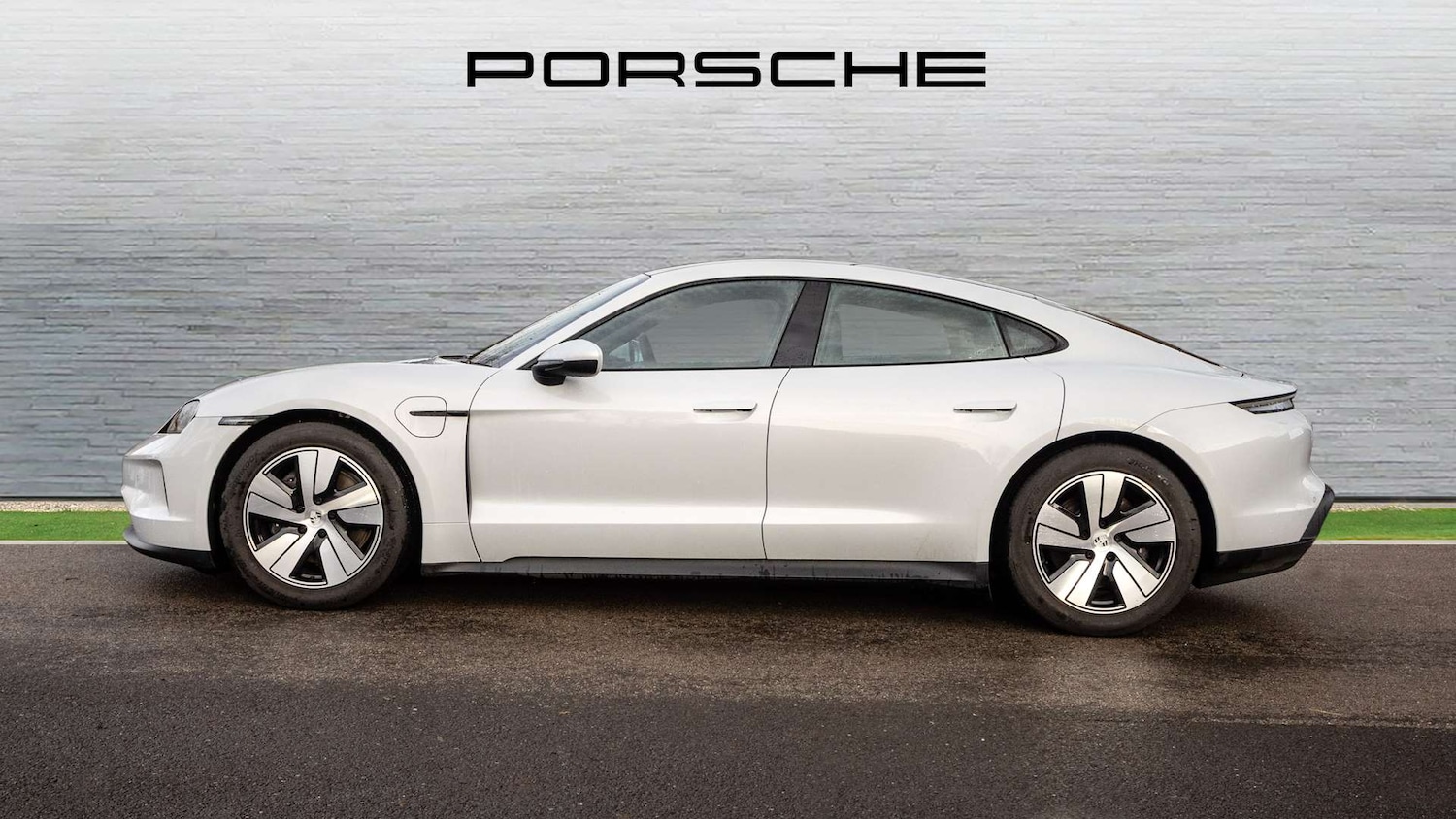 Used Porsche Taycan 2025 for sale - 76156133: Photo 8