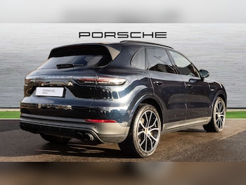 Used Porsche Cayenne 2023 for sale - 76967901: Photo