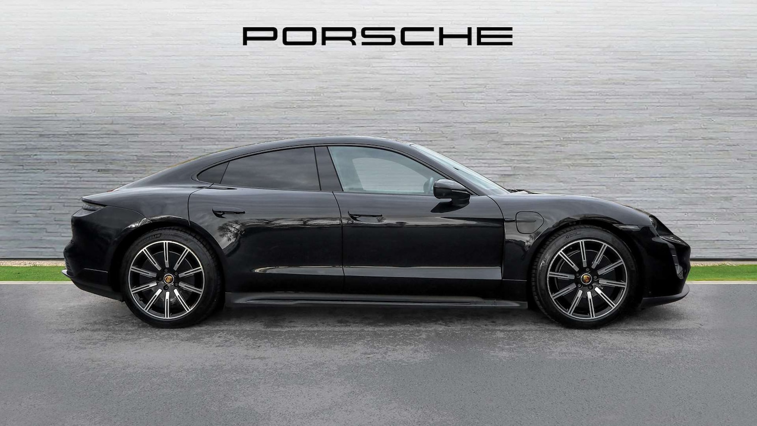Used Porsche Taycan 2020 for sale - 77842323: Photo 2