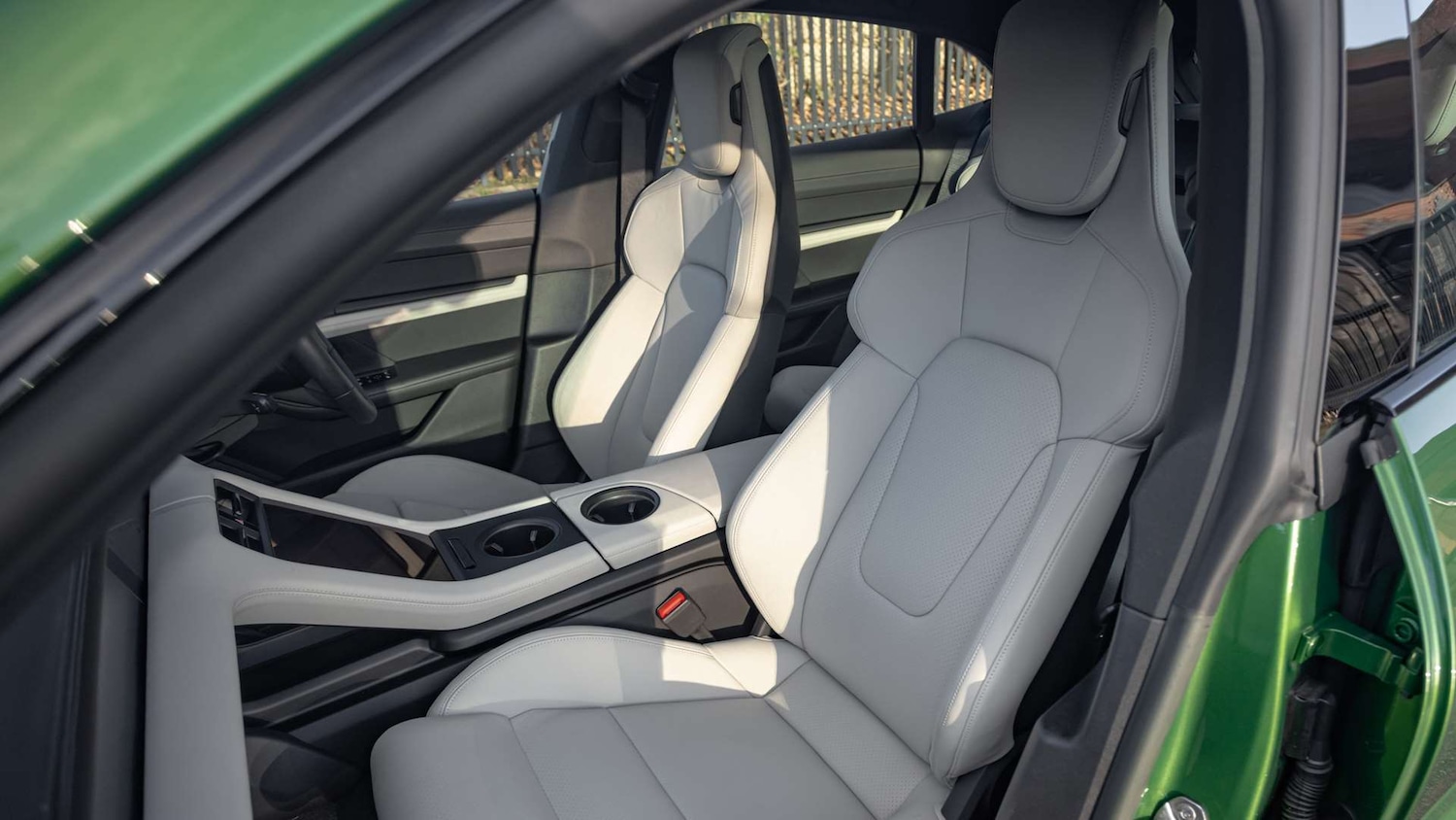 Used Porsche Taycan 2023 for sale - 76401427: Photo 15