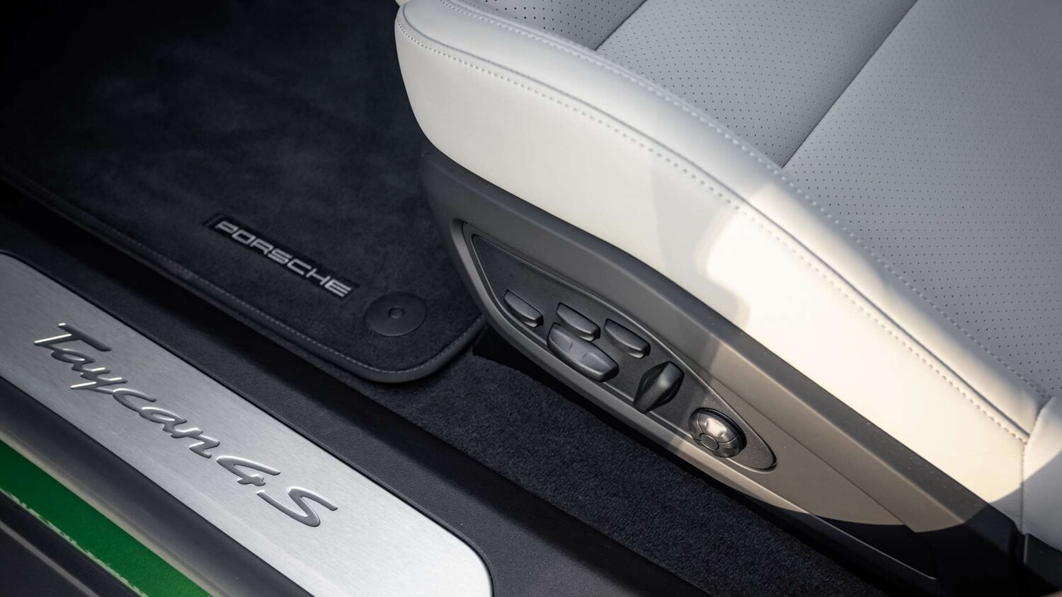 Used Porsche Taycan 2023 for sale - 76401427: Photo 31