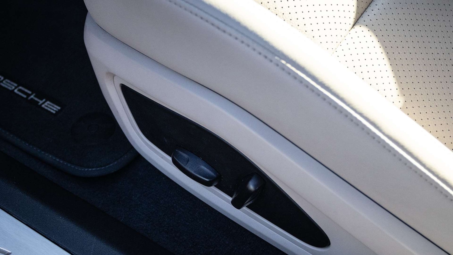 Used Porsche Taycan 2020 for sale - 77634992: Photo 31