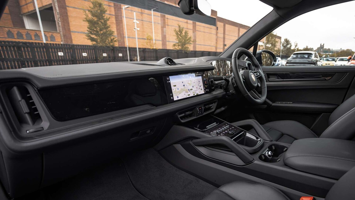 Used Porsche Cayenne 2025 for sale - 76230320: Photo 11