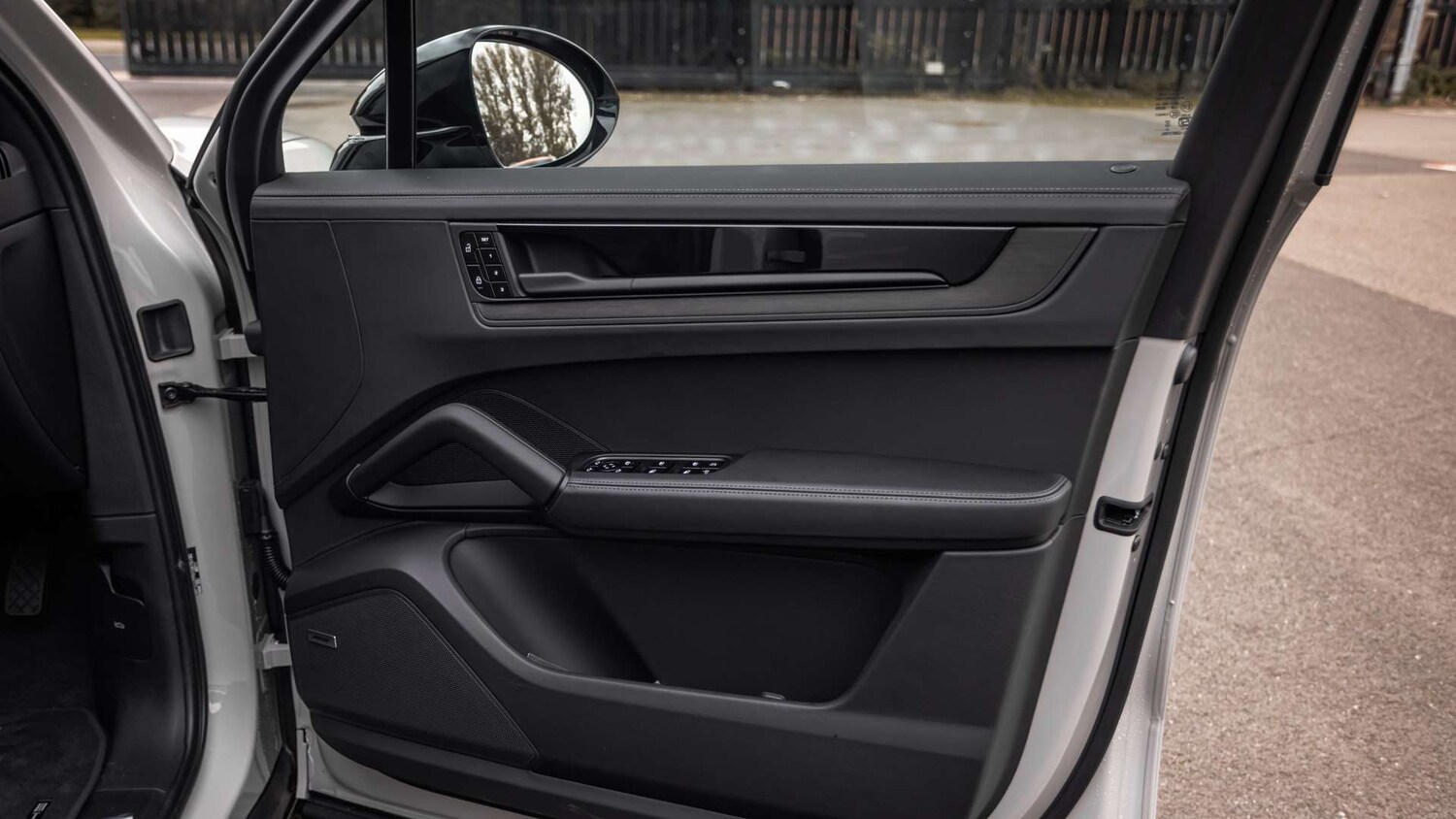 Used Porsche Cayenne 2025 for sale - 76230320: Photo 30