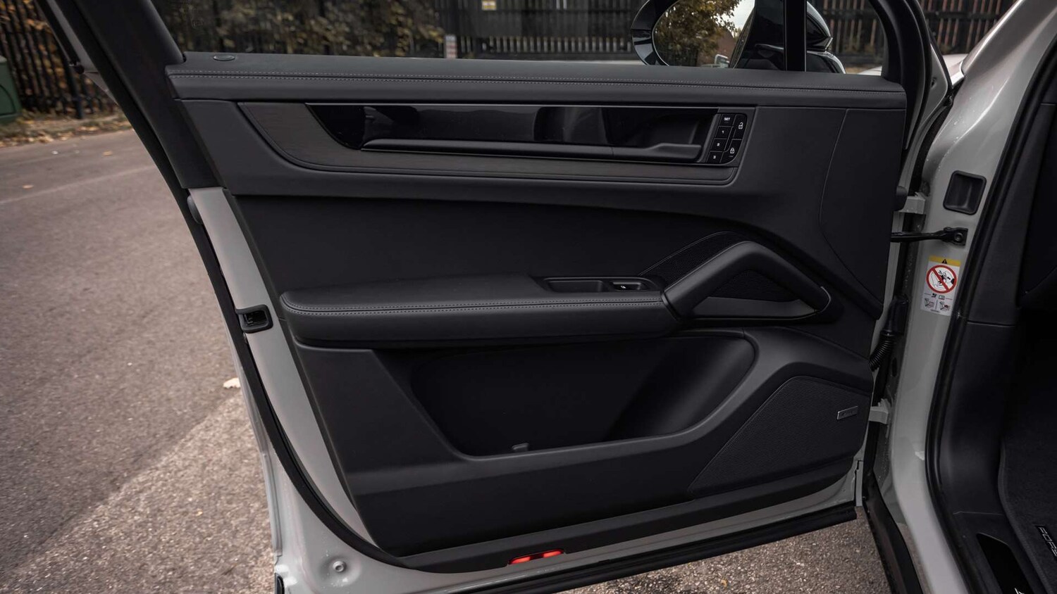 Used Porsche Cayenne 2025 for sale - 76230320: Photo 34