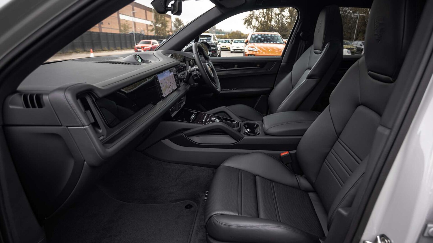 Used Porsche Cayenne 2025 for sale - 76230320: Photo 5