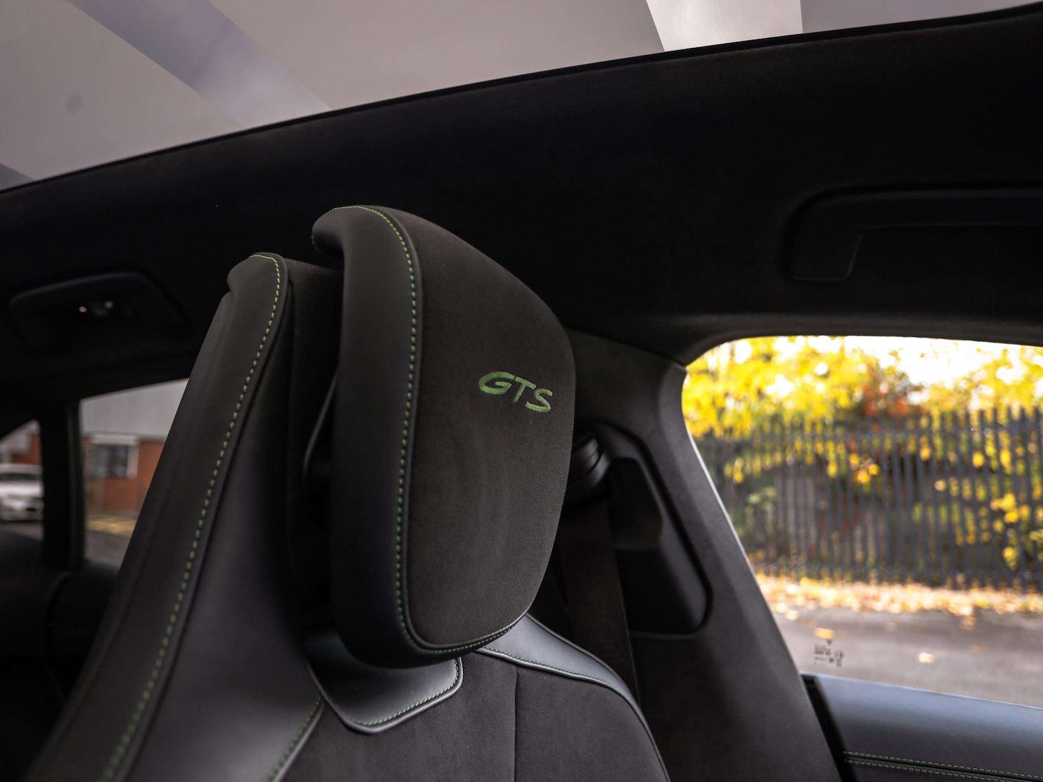 Used Porsche Taycan 2023 for sale - 76362687: Photo 18