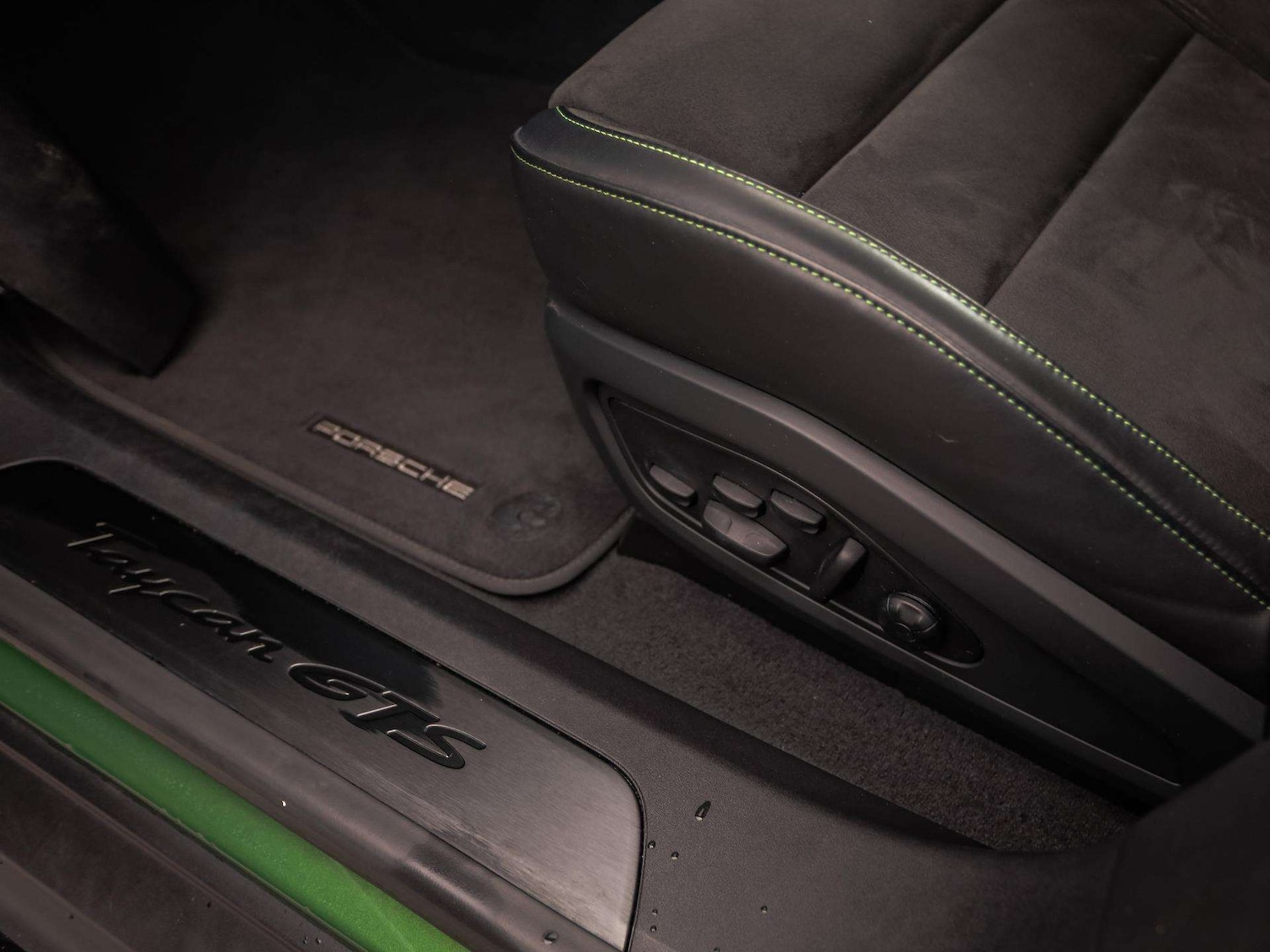 Used Porsche Taycan 2023 for sale - 76362687: Photo 31