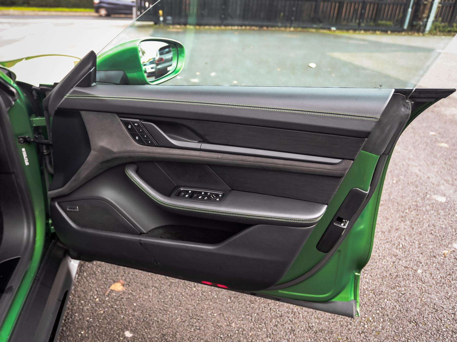 Used Porsche Taycan 2023 for sale - 76362687: Photo 34