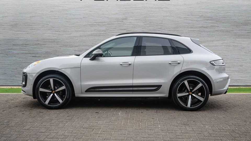 Used Porsche Macan 2025 for sale - 78010393: Photo 2