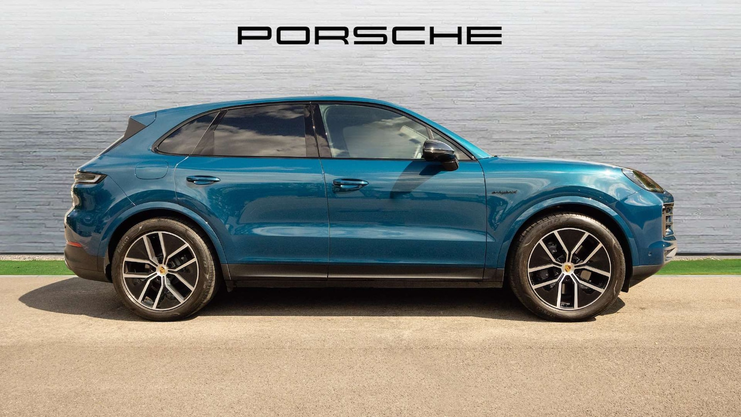 Used Porsche Cayenne 2024 for sale - 76113438: Photo 2