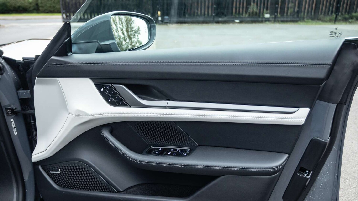 Used Porsche Taycan 2025 for sale - 76096542: Photo 27