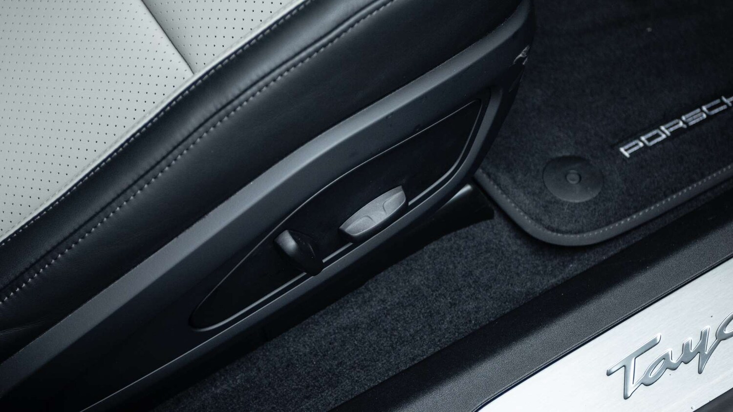 Used Porsche Taycan 2025 for sale - 76096542: Photo 31