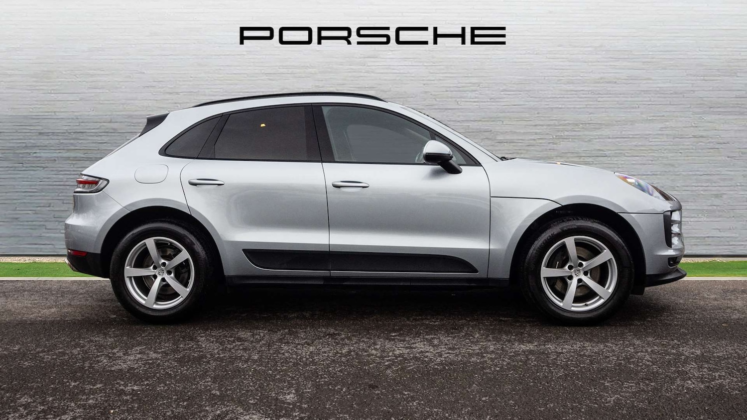 Used Porsche Macan 2020 for sale - 77032161: Photo 2
