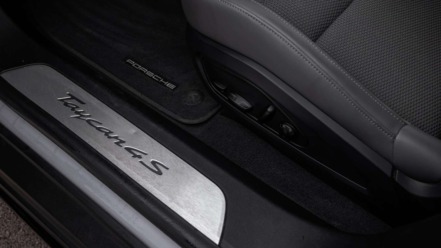 Used Porsche Taycan 2021 for sale - 77527093: Photo 16