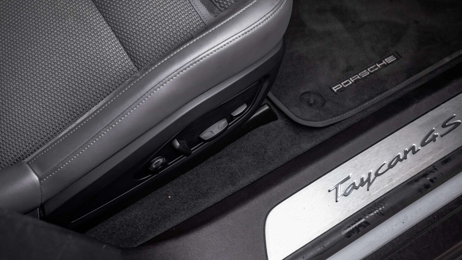 Used Porsche Taycan 2021 for sale - 77527093: Photo 19