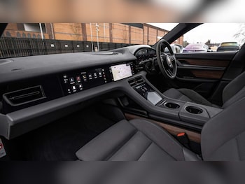 Used Porsche Taycan 2021 for sale - 77527093: Photo