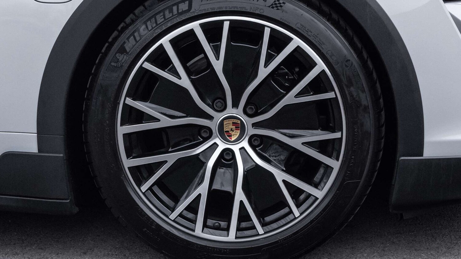 Used Porsche Taycan 2021 for sale - 77527093: Photo 5