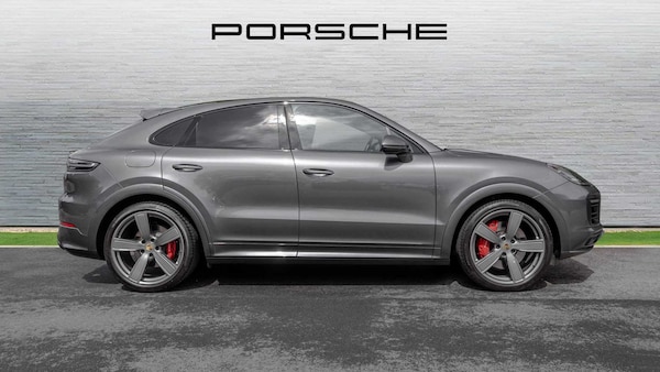 Used Porsche Cayenne 2021 for sale - 75417877: Photo 2