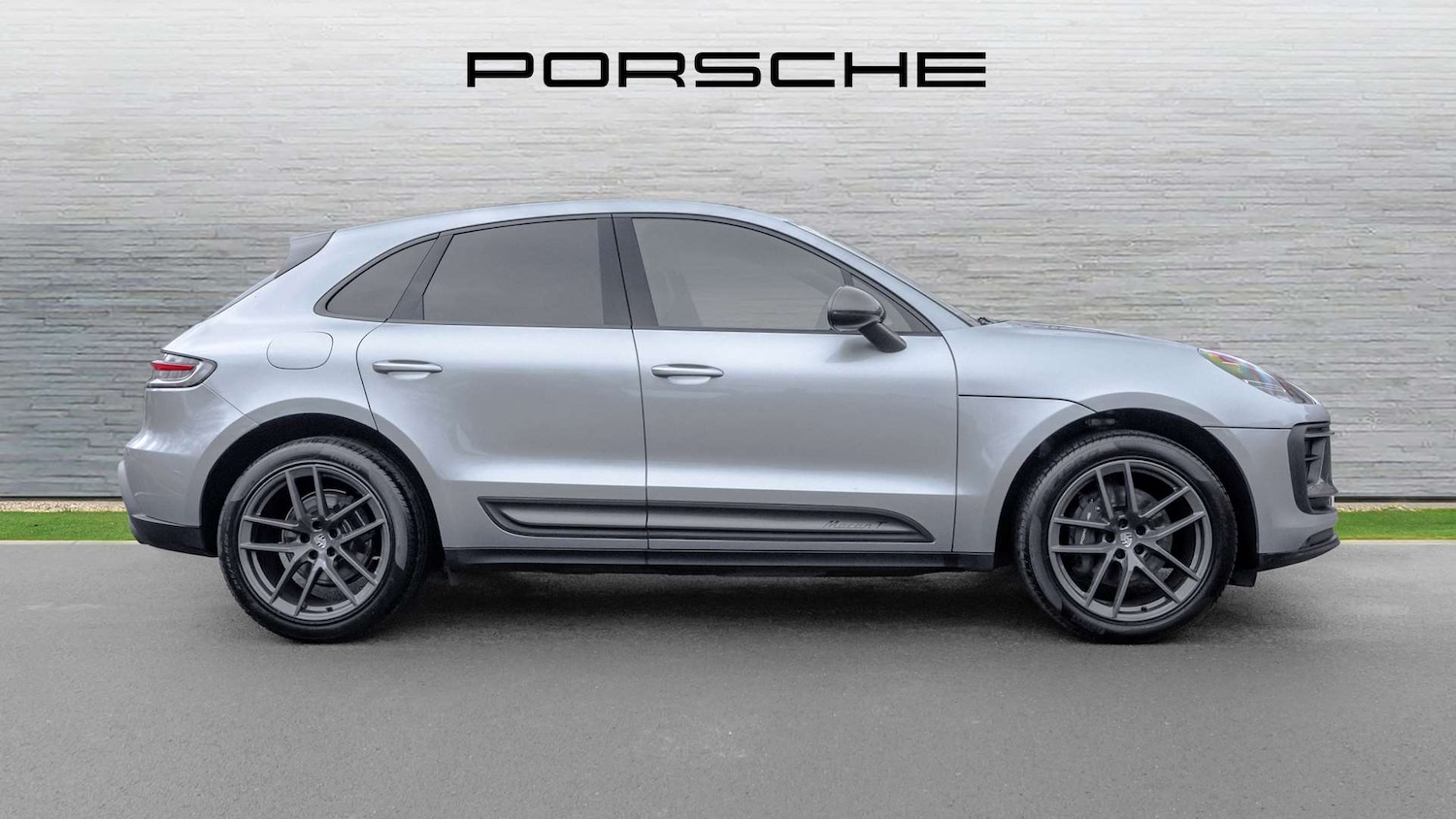 Used Porsche Macan 2023 for sale - 77577333: Photo 2