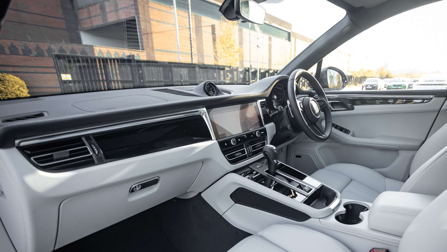 Used Porsche Macan 2025 for sale - 76636598: Photo 12