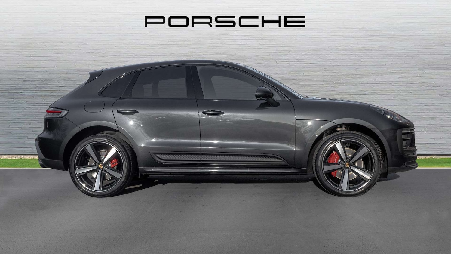 Used Porsche Macan 2025 for sale - 76636598: Photo 2