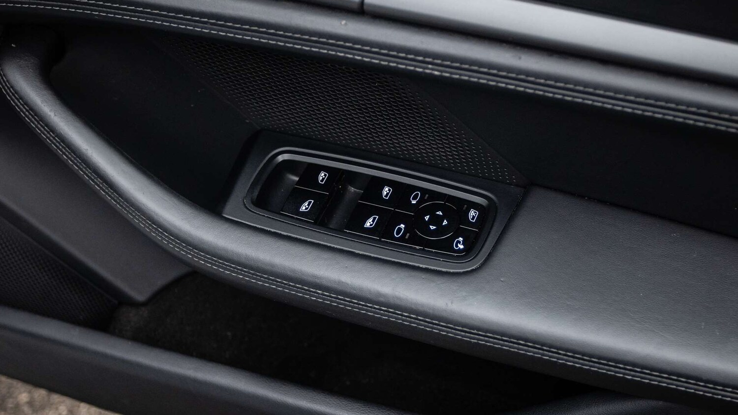 Used Porsche Taycan 2021 for sale - 77674710: Photo 22