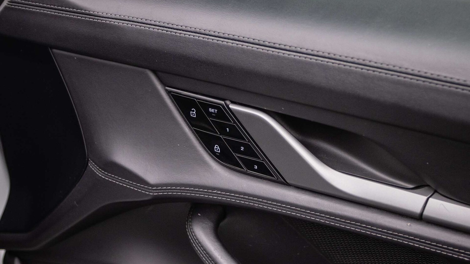 Used Porsche Taycan 2021 for sale - 77674710: Photo 23