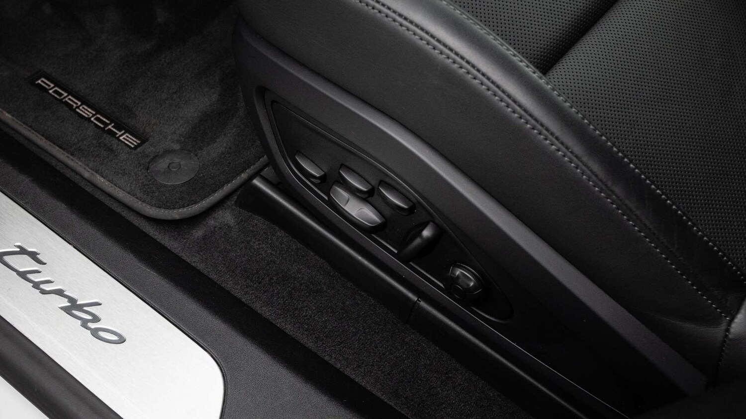 Used Porsche Taycan 2021 for sale - 77674710: Photo 24