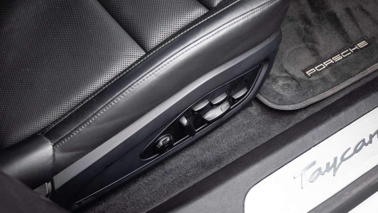 Used Porsche Taycan 2021 for sale - 77674710: Photo 25