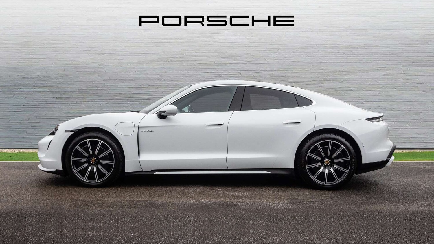 Used Porsche Taycan 2021 for sale - 77674710: Photo 8