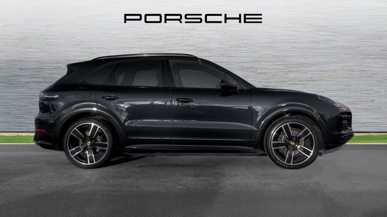 Used Porsche Cayenne 2023 for sale - 77257416: Photo 2