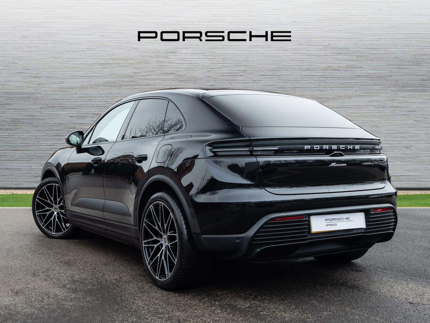 Used Porsche Macan 2025 for sale - 77810764: Photo 2