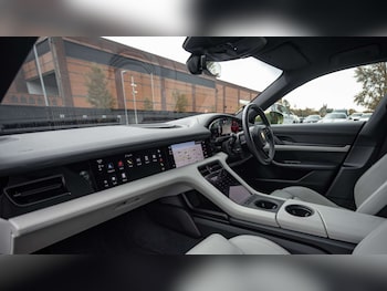 Used Porsche Taycan 2022 for sale - 75931146: Photo