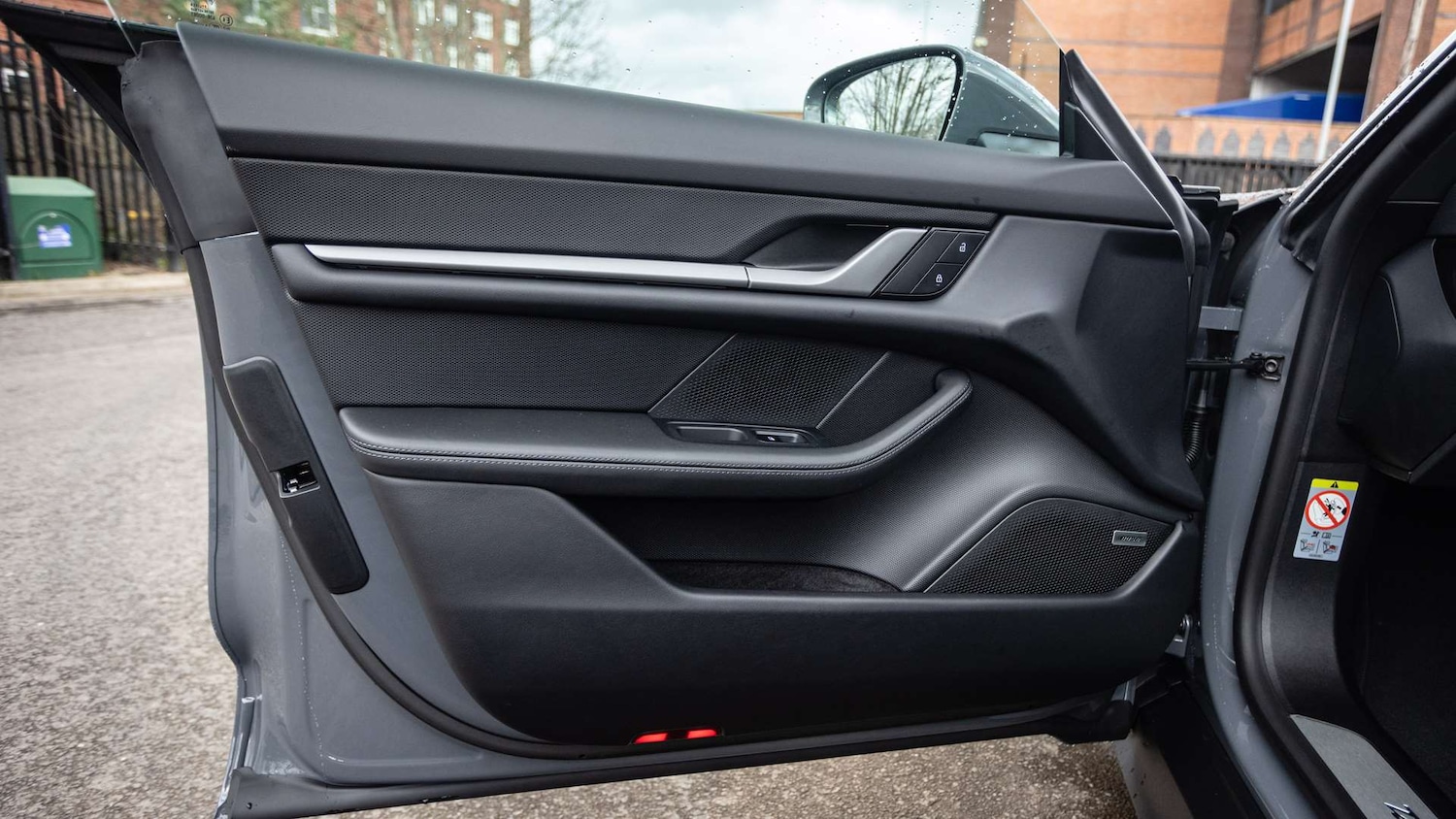 Used Porsche Taycan 2025 for sale - 76063521: Photo 25