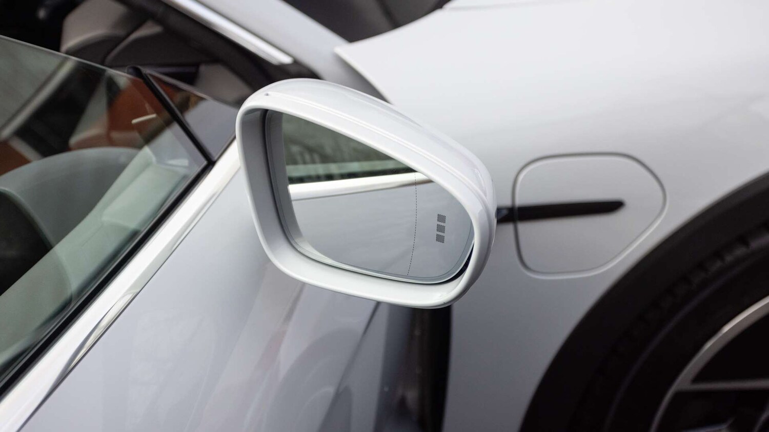 Used Porsche Taycan 2025 for sale - 75218862: Photo 12