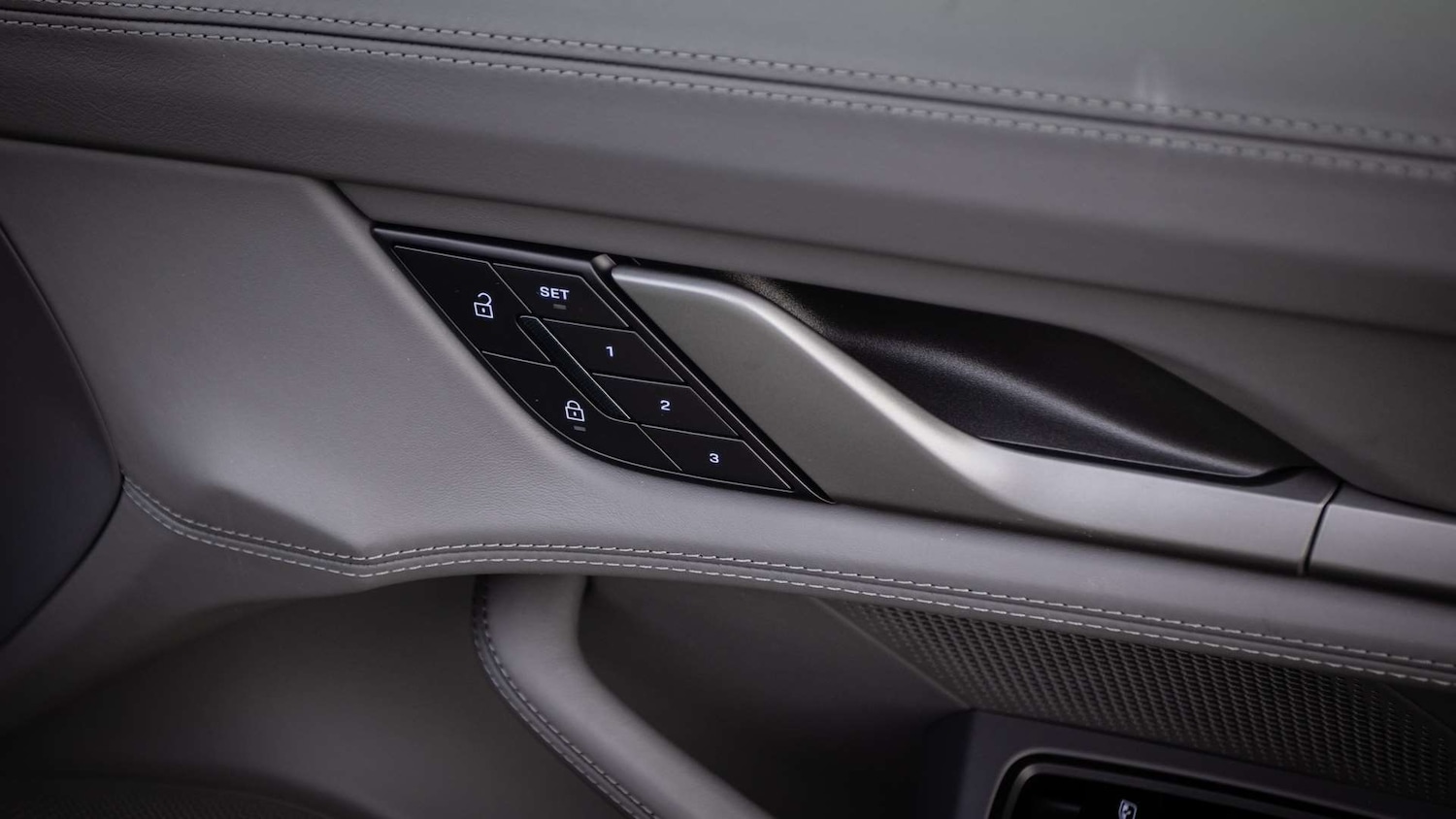 Used Porsche Taycan 2025 for sale - 75218862: Photo 31