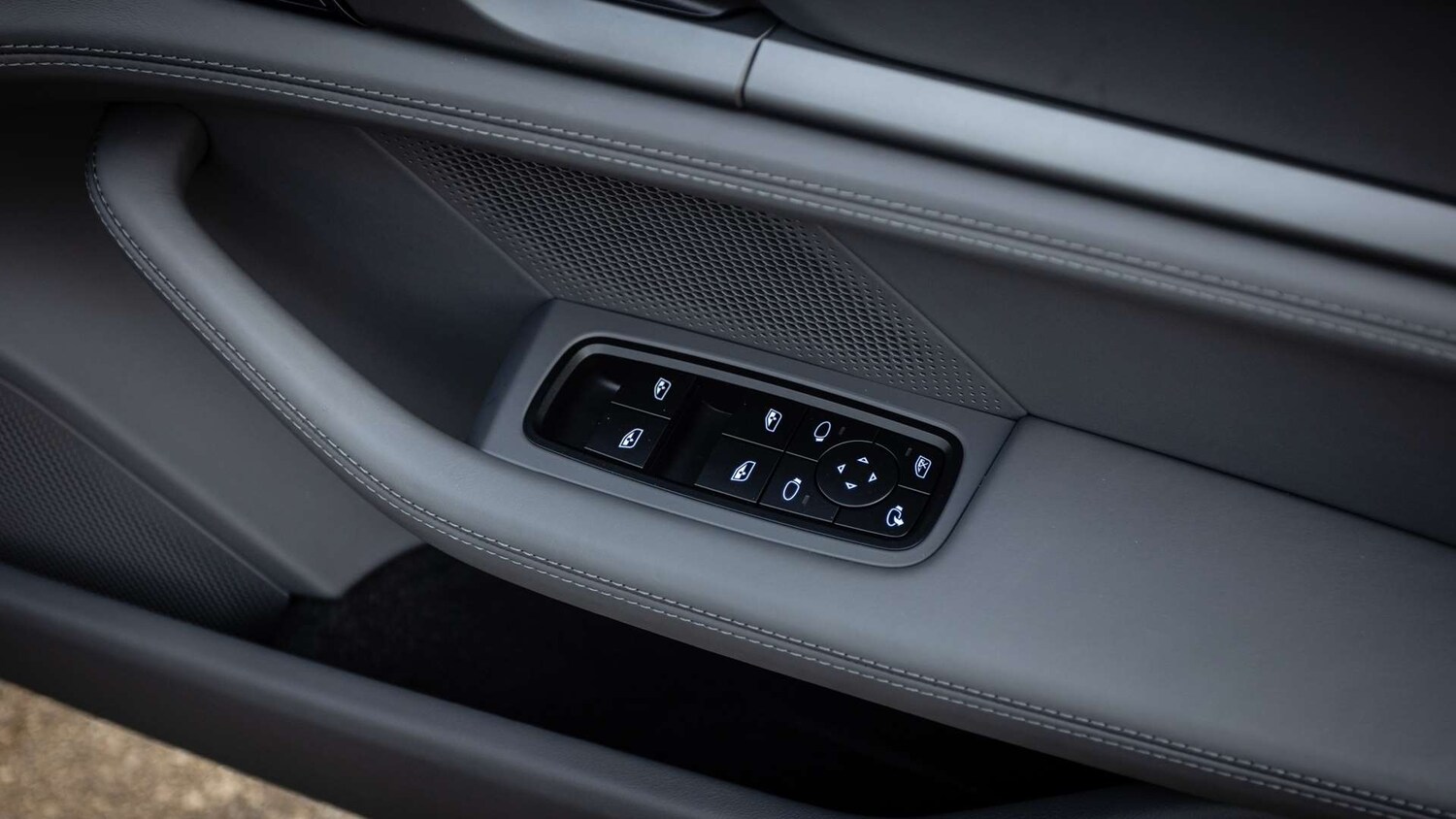 Used Porsche Taycan 2025 for sale - 75218862: Photo 32