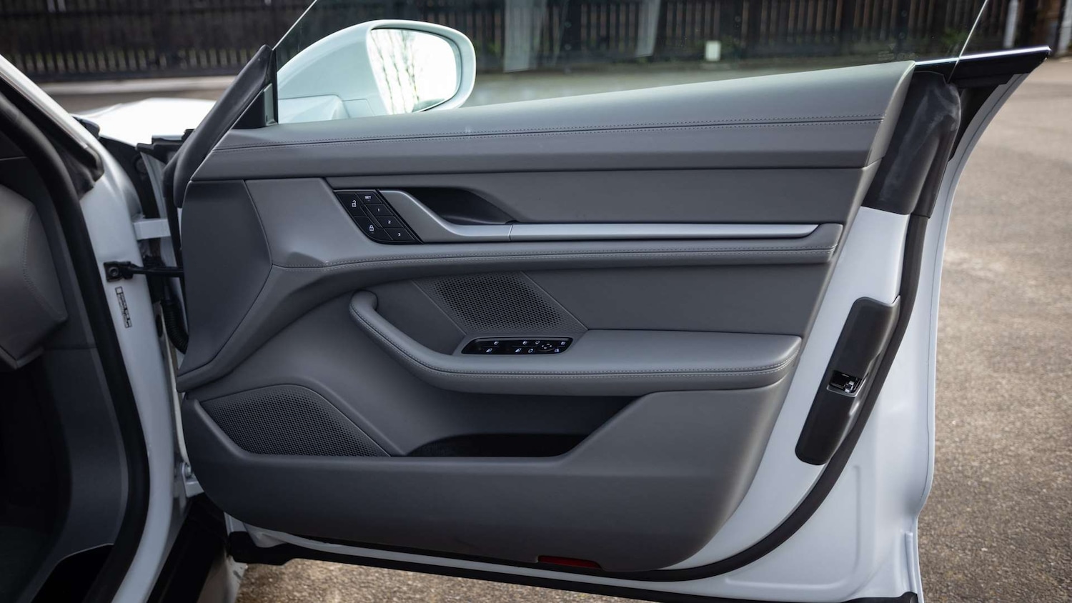 Used Porsche Taycan 2025 for sale - 75218862: Photo 35