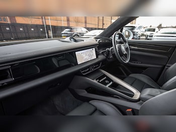 Used Porsche Macan 2024 for sale - 77257205: Photo