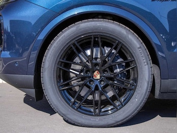 Used Porsche Cayenne 2025 for sale - 76661787: Photo
