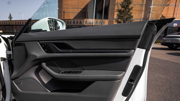 Used Porsche Taycan 2020 for sale - 75689127: Photo 23