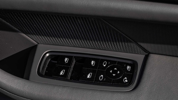 Used Porsche Taycan 2020 for sale - 75689127: Photo 25