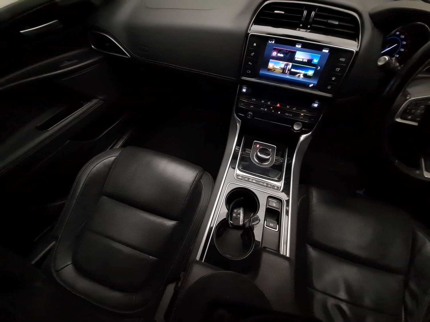 Used Jaguar XE 2017 for sale - 77749147: Photo 9