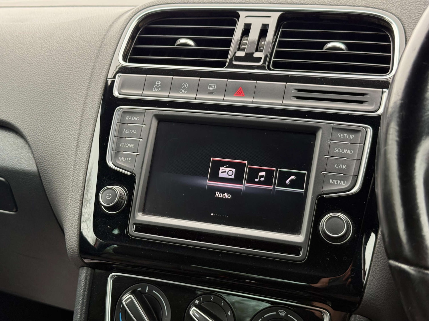 Used Volkswagen Polo 2015 for sale - 77794769: Photo 38