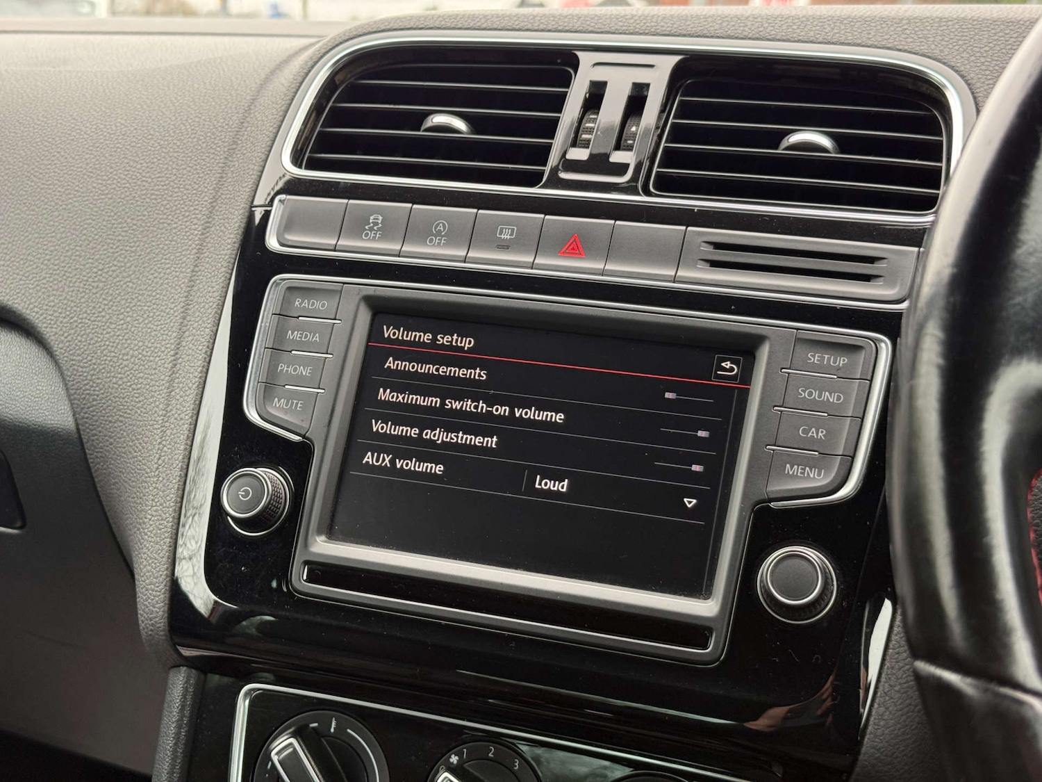 Used Volkswagen Polo 2015 for sale - 77794769: Photo 40