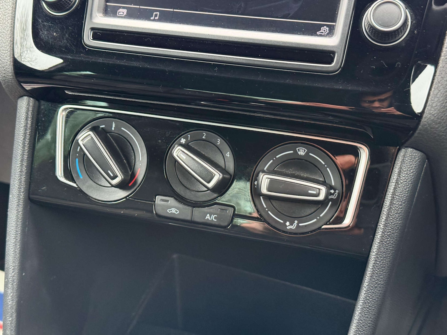 Used Volkswagen Polo 2015 for sale - 77794769: Photo 46